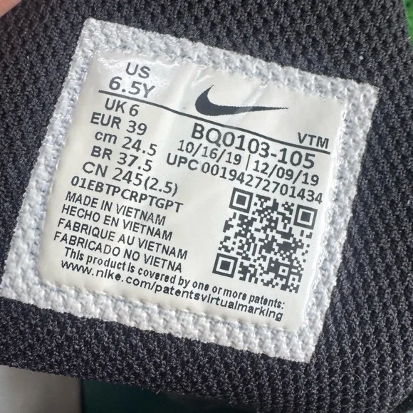 Nike Air Max 270‎ React Boys Shoes Size 6.5Y, Color: White/Black/Hyper Blue - Picture 2 of 8